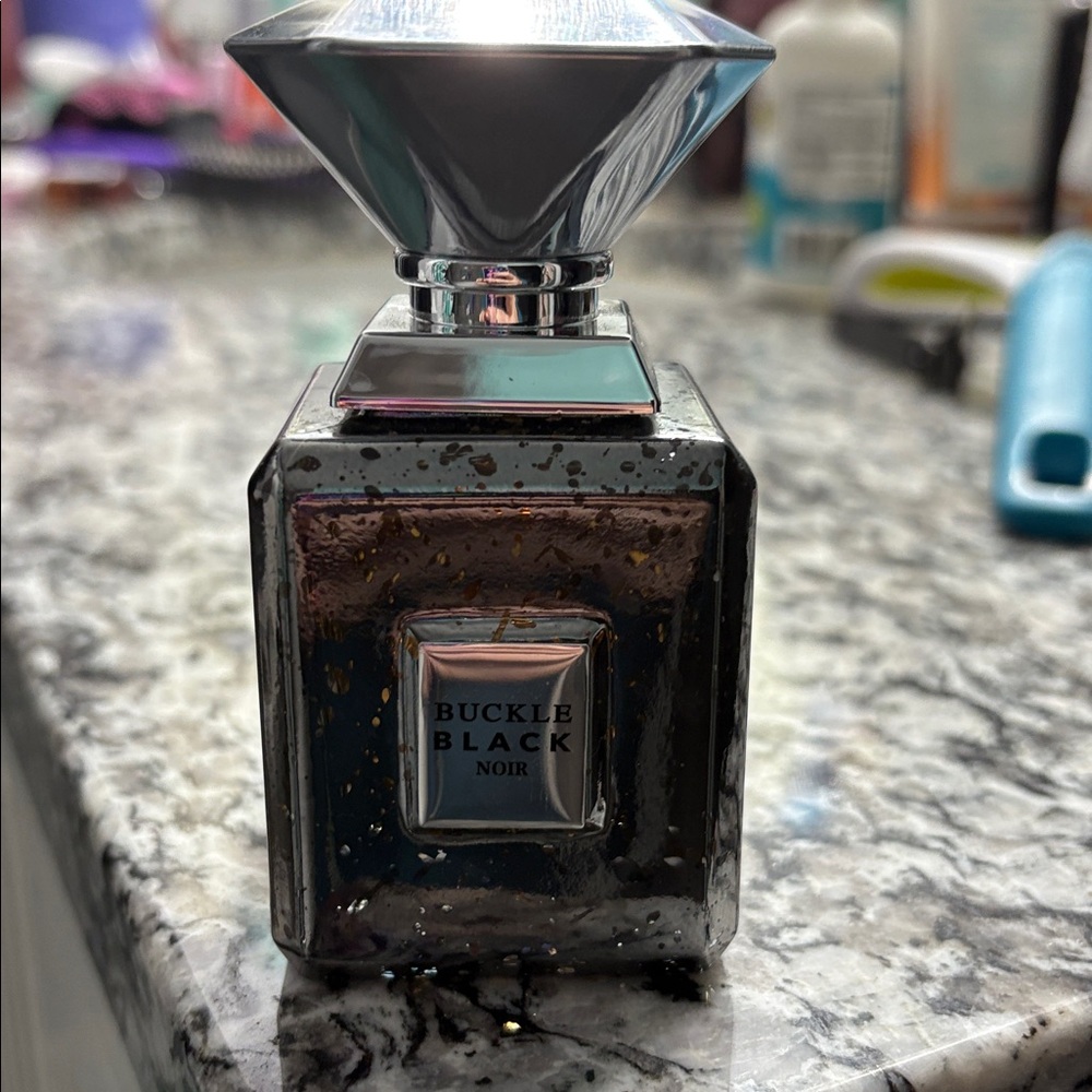 Buckle Black Noir Perfume